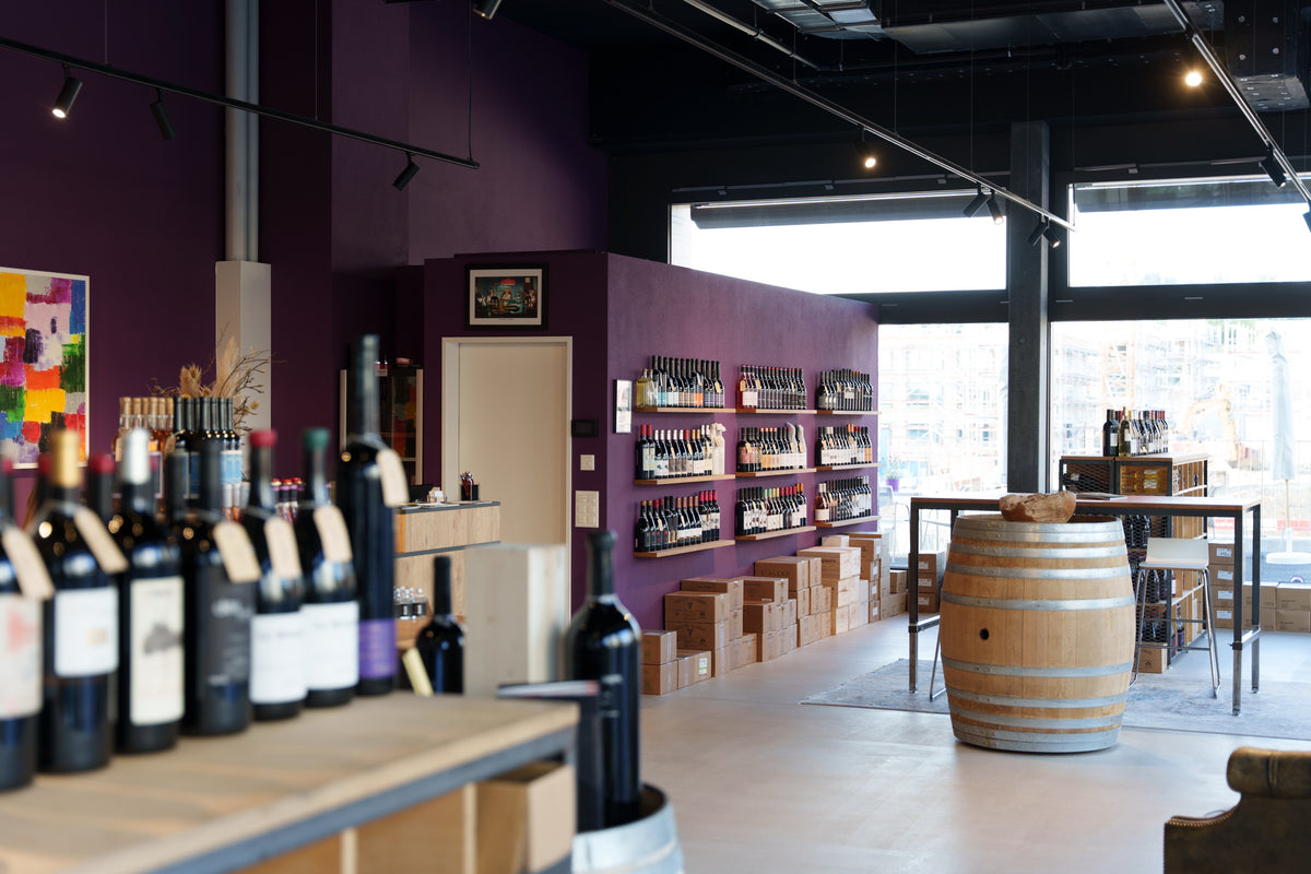 Weinregale in der Vinothek WeinWerft